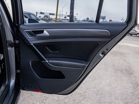 Used 2018 Volkswagen Golf SE image 14