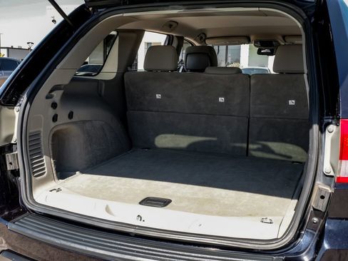 Used 2011 Jeep Grand Cherokee Laredo w/ Security & Convenience Group image 43