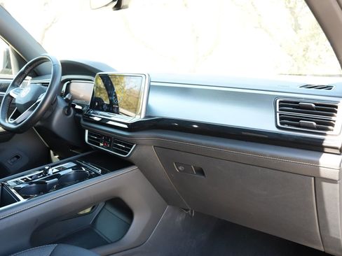 Used 2025 Volkswagen Atlas Cross Sport SE image 24