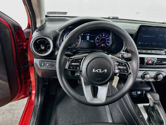 Used 2023 Kia Forte LXS w/ LXS Technology Package FWD image 17