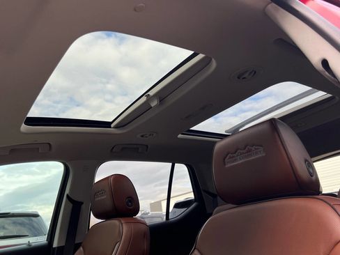Used 2018 Chevrolet Traverse High Country image 18