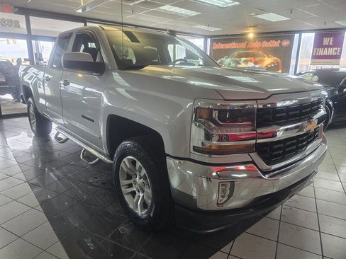 Used 2018 Chevrolet Silverado 1500 LT w/ All Star Edition image 3