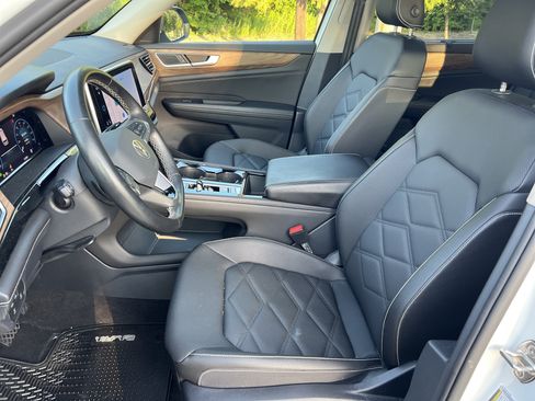 Used 2025 Volkswagen Atlas SE w/ Panoramic Sunroof Package FWD image 13