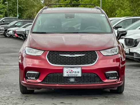 Used 2023 Chrysler Pacifica Limited FWD image 8