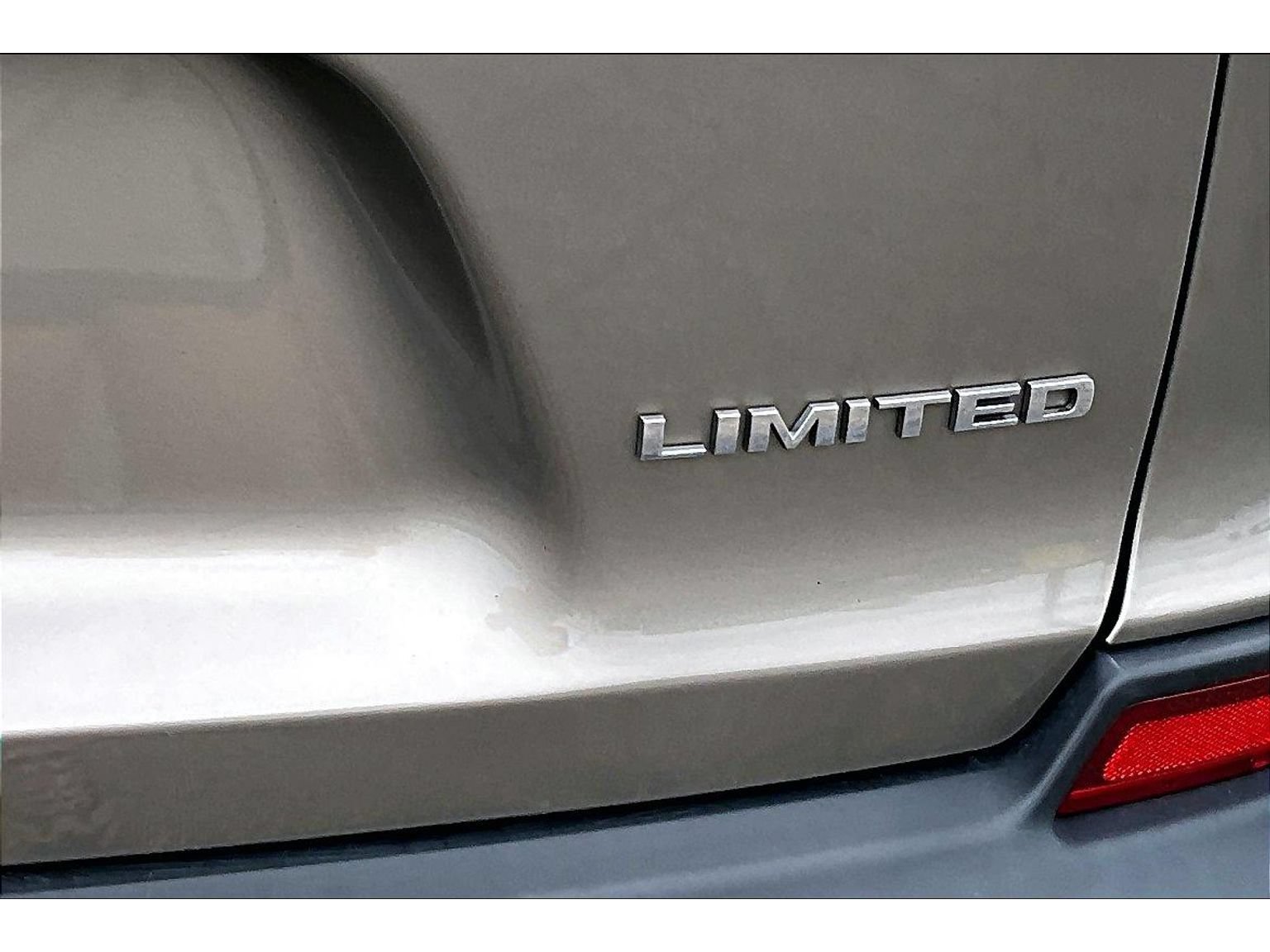 Used 2019 Jeep Cherokee Limited AWD/4WD image 38