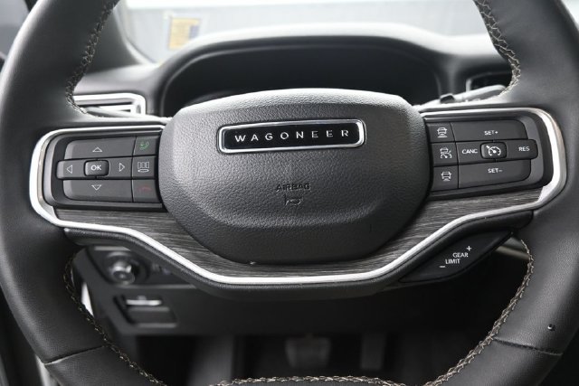 Used 2024 Jeep Wagoneer L Series II RWD image 23