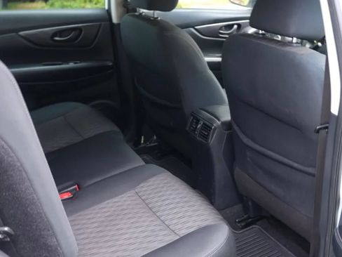Used 2019 Nissan Rogue S FWD image 14