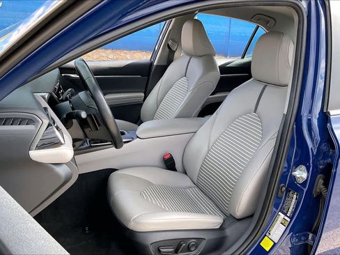 Used 2024 Toyota Camry SE image 7