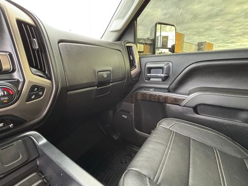 Used 2015 GMC Sierra 2500 Denali w/ Duramax Plus Package image 16