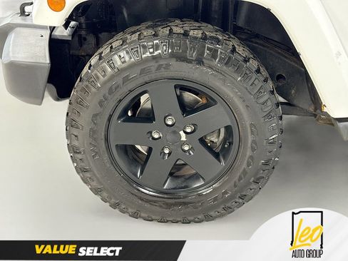Used 2015 Jeep Wrangler Unlimited Sahara AWD/4WD image 30