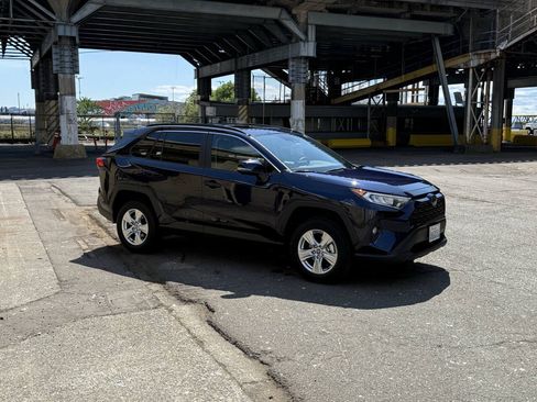 Used 2020 Toyota RAV4 XLE w/ Convenience Package AWD/4WD image 14