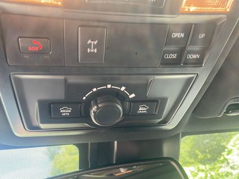 Used 2023 Toyota Tacoma TRD Off-Road w/ TRD Premium Off Road Package AWD/4WD image 22