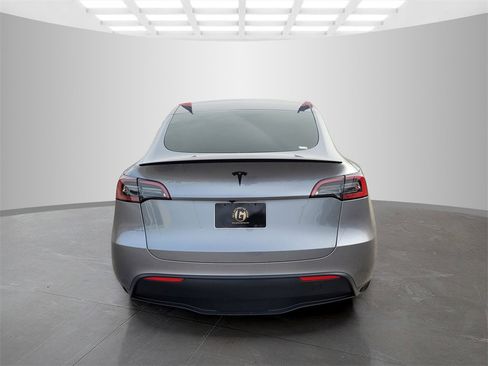 Used 2024 Tesla Model Y Performance image 5