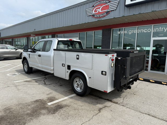 Used 2017 Ford F250 XL w/ Power Equipment Group RWD image 4