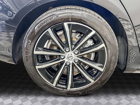 Used 2023 Volvo S60 T8 Plus image 32