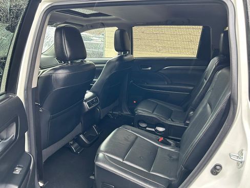 Used 2017 Toyota Highlander Limited w/ Carpet Mat Package AWD/4WD image 14