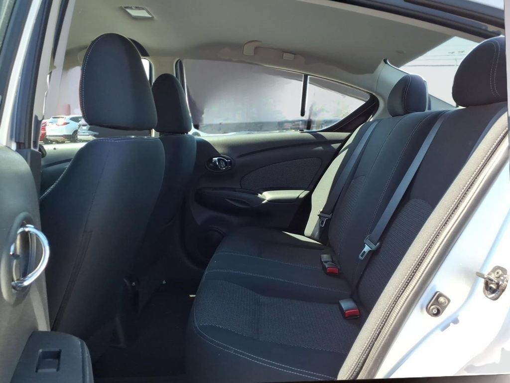 Used 2015 Nissan Versa SV FWD image 9