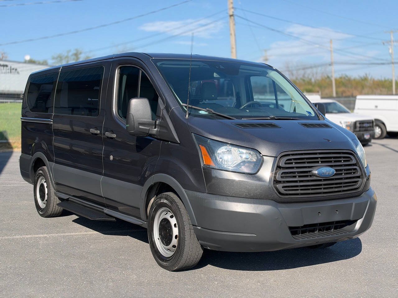 Used 2017 Ford Transit 150 XL RWD image 3