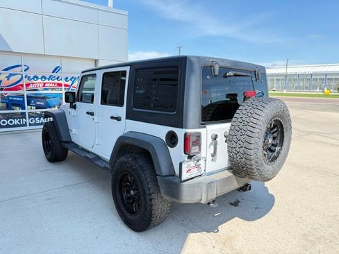 Used 2018 Jeep Wrangler Unlimited Rubicon w/ Connectivity Group image 34