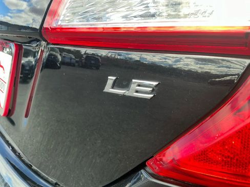 Used 2014 Toyota Camry LE image 18