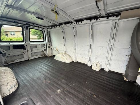 Used 2015 Chevrolet Express 2500 image 21