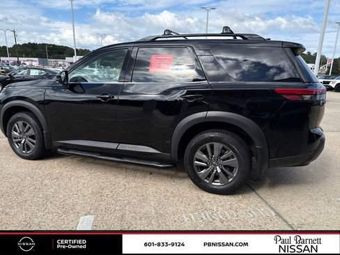 Certified 2024 Nissan Pathfinder SV image 18