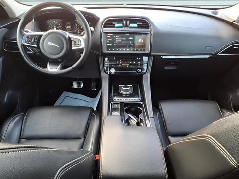 Used 2020 Jaguar F-PACE Checkered Flag image 12