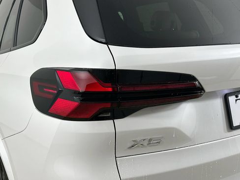 New 2026 BMW X5 xDrive50e w/ M Sport Package AWD/4WD image 12