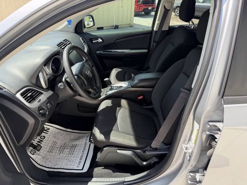 Used 2019 Dodge Journey SE FWD image 11