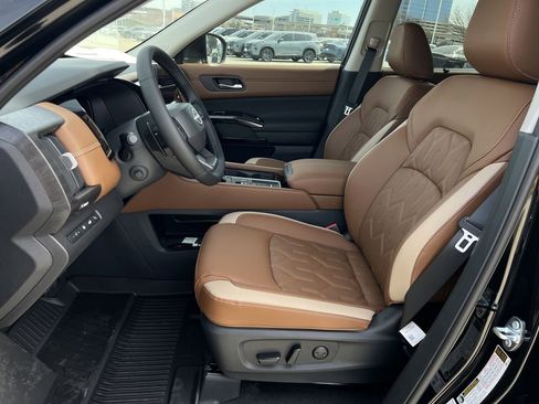 New 2026 Nissan Pathfinder Platinum image 13