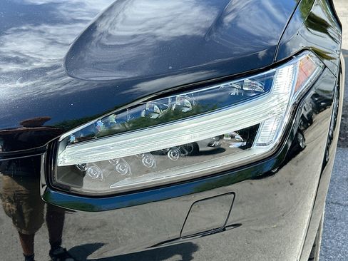 Used 2021 Volvo XC90 T5 Momentum image 30