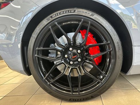 Used 2025 Chevrolet Corvette Z06 RWD image 16