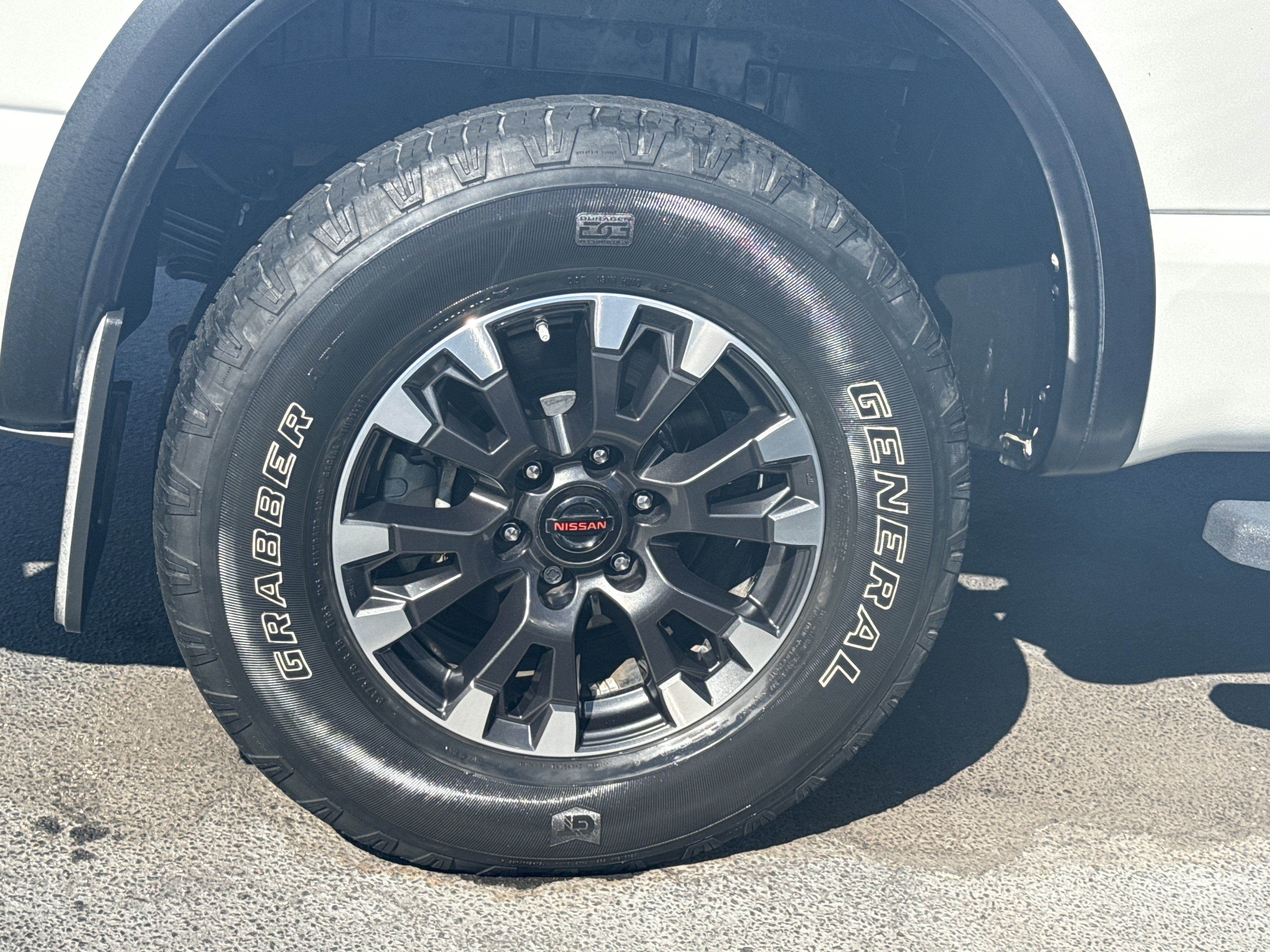 Used 2021 Nissan Titan PRO-4X w/ Pro-4x Convenience Package AWD/4WD image 12