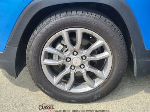Used 2024 GMC Terrain SLT FWD image 10