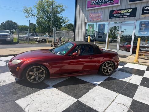 Used 2007 MAZDA MX-5 Miata Grand Touring w/ Premium Pkg RWD image 2