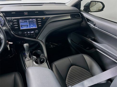Certified 2019 Toyota Camry SE image 20