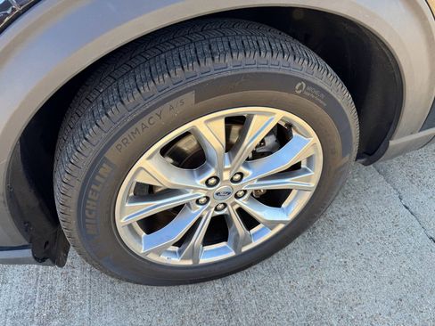 Used 2024 Ford Explorer Limited image 9