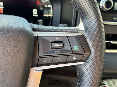 Used 2024 Mitsubishi Outlander 4WD Plug-In Hybrid image 19