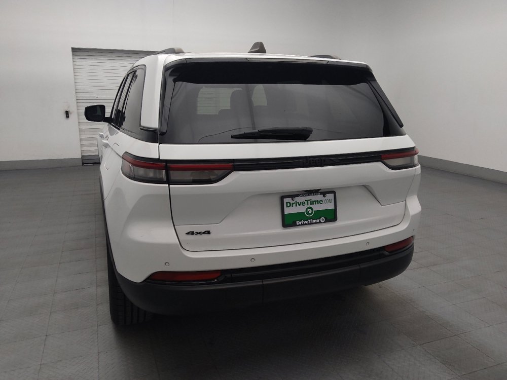 Used 2023 Jeep Grand Cherokee Altitude AWD/4WD image 6