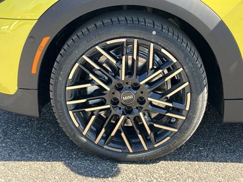 Certified 2025 MINI Cooper S image 9