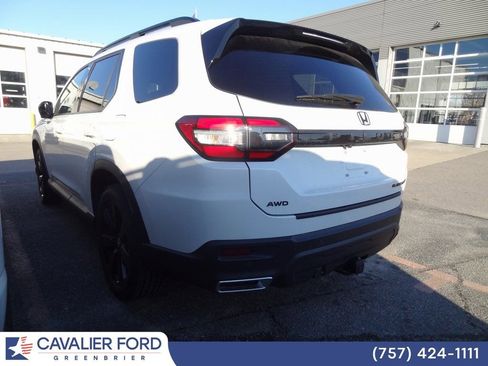 Used 2025 Honda Pilot Black Edition image 5