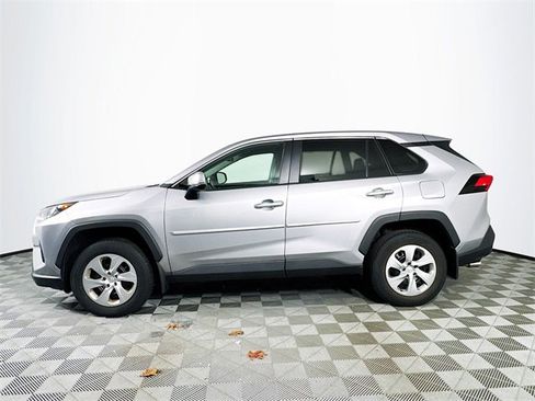 Certified 2022 Toyota RAV4 LE image 3