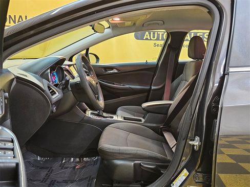 Used 2017 Chevrolet Cruze LT image 20