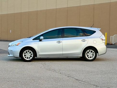 Used 2012 Toyota Prius V Three FWD image 4