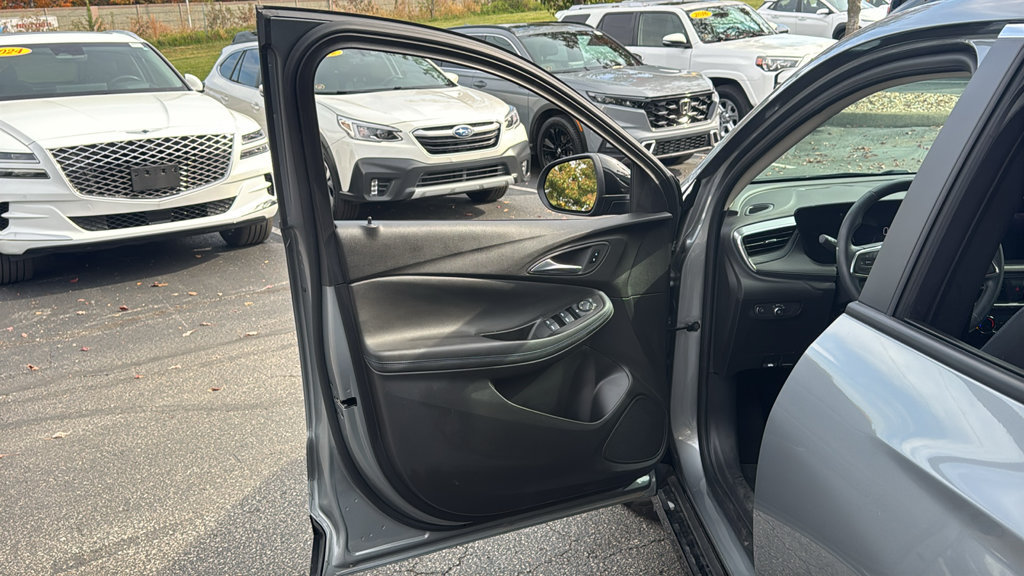 Used 2025 Buick Encore GX Sport Touring w/ Advanced Technology Package AWD/4WD image 15