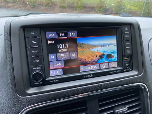 Used 2017 Dodge Grand Caravan SXT FWD image 19