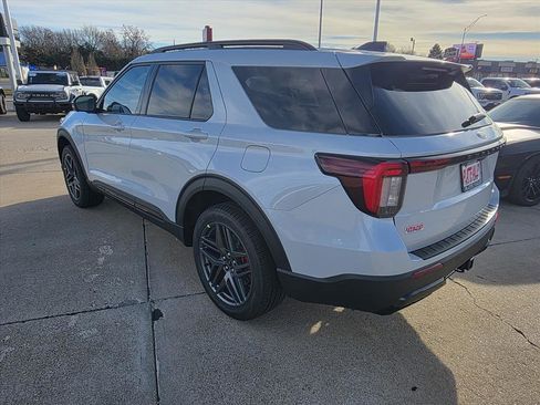 New 2026 Ford Explorer ST-Line w/ ST-Line Street Pack image 7