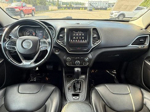 Used 2019 Jeep Cherokee Latitude Plus FWD image 3