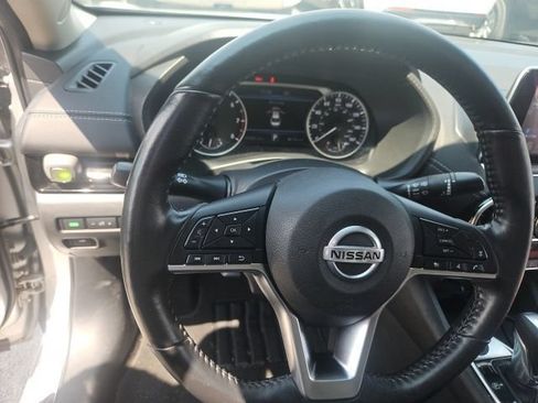 Used 2022 Nissan Sentra SV w/ All-Weather Package FWD image 9