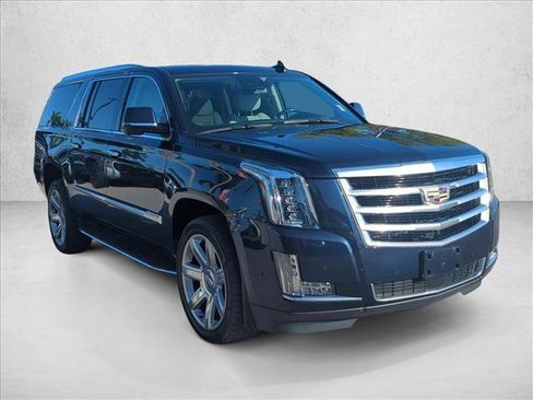 Used 2020 Cadillac Escalade ESV Premium Luxury AWD/4WD image 3